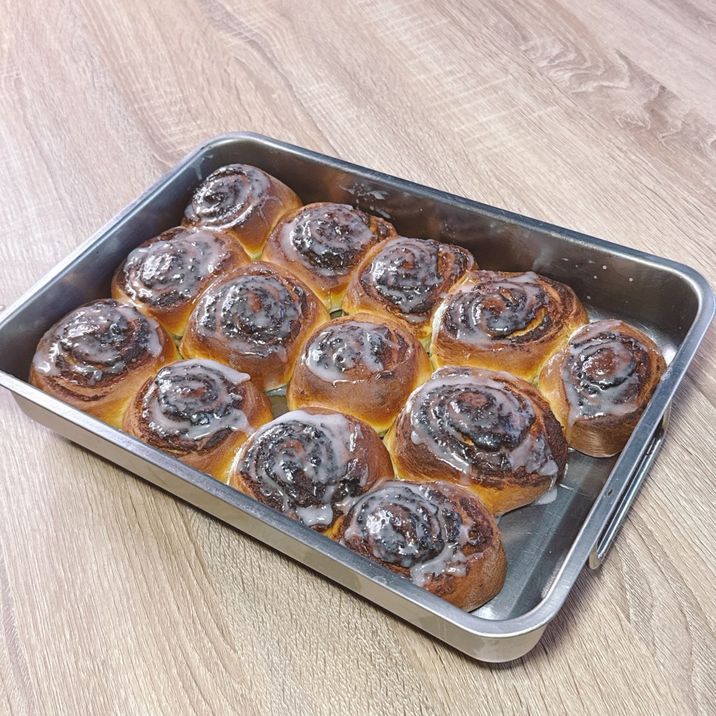 Hefeteigschnecken mit Keksfüllung