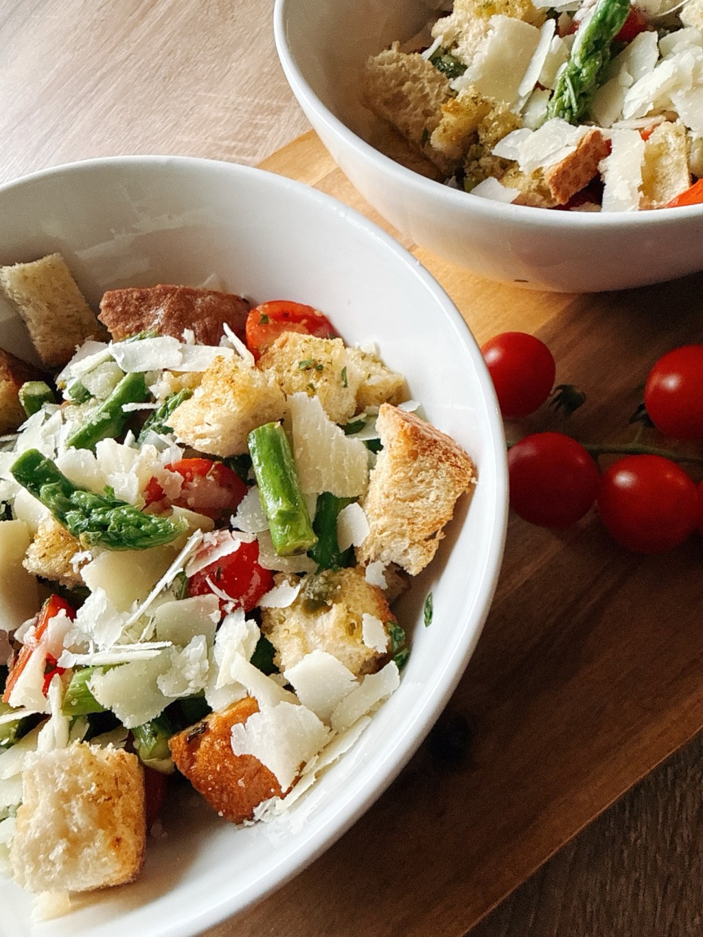Brotsalat mit Spargel